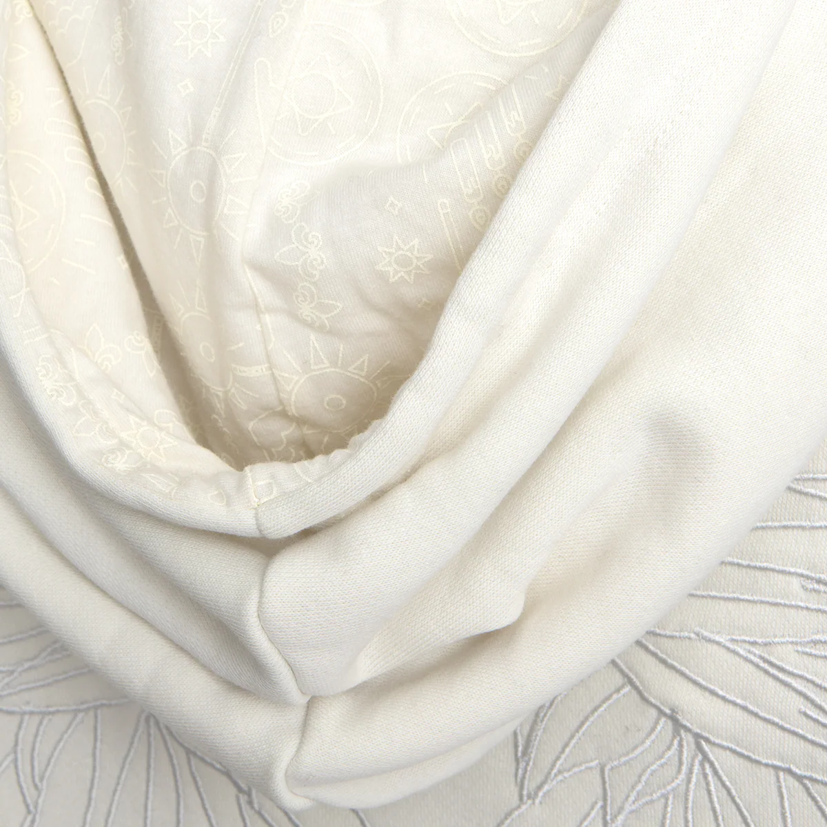 Vox Machina Collection: Pike Trickfoot Everlight Hoodie - Image 11